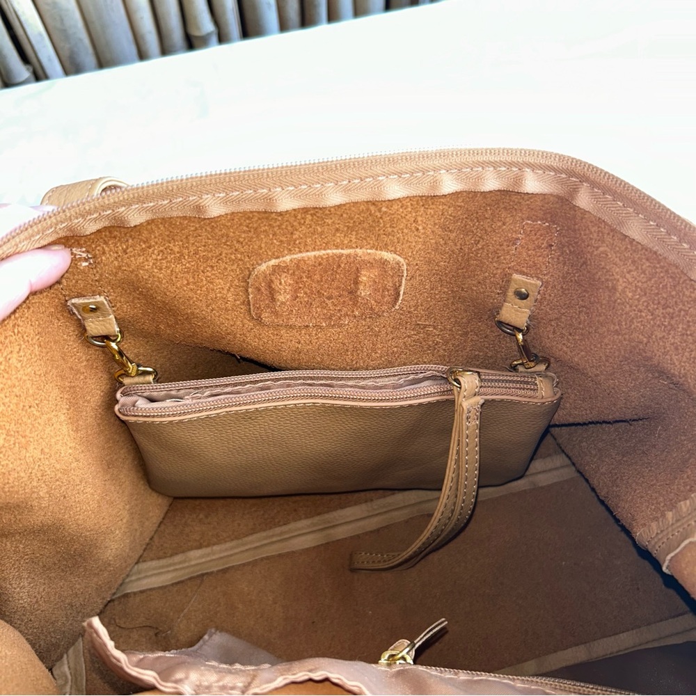 Woman's Joy* Large Leather! Tote Bag With Wristlet  $110 New - Picture 6 of 7